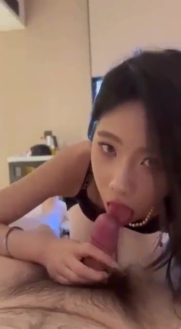 Nhỏ bạn thân đã có chồng